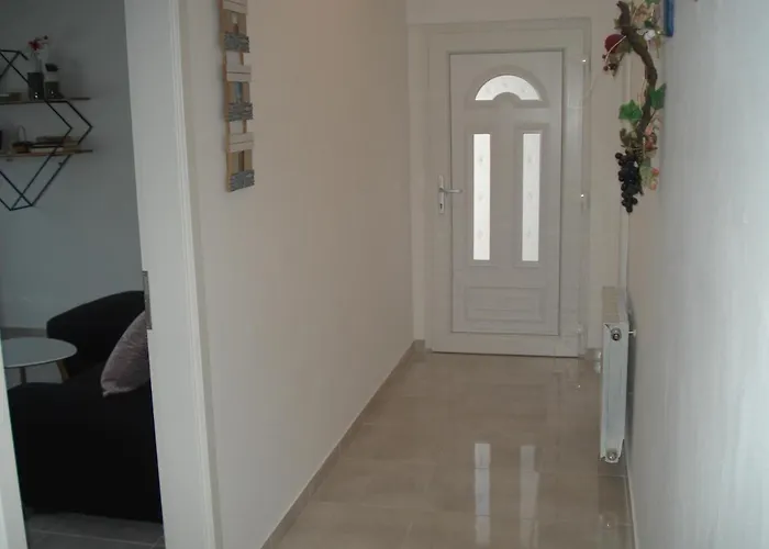 شقة Nina